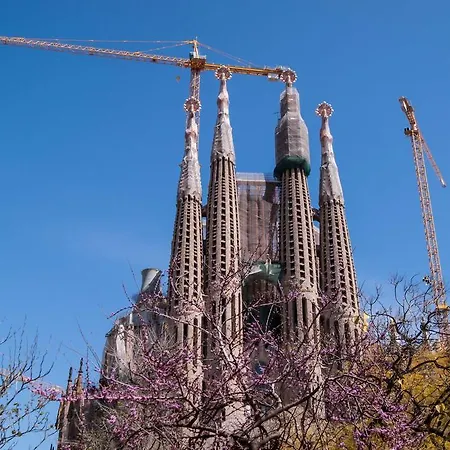 Eixample Sagrada Familia Ii *